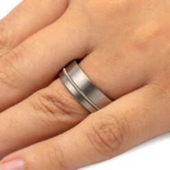 Guitar String Titanium Ring With Mahogany Wood Sleeve 9 Guitar String Titanium Ring With Mahogany Wood Sleeve -Johan Jewelry Shop 3992 Handshot