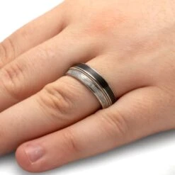 Vinyl Record Ring With Guitar String & Meteorite 13 Vinyl Record Ring With Guitar String & Meteorite -Johan Jewelry Shop 4047Handshot