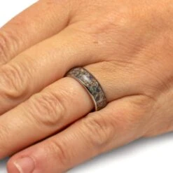 Women's Flower Petal Ring With Stardust 13 Women's Flower Petal Ring With Stardust -Johan Jewelry Shop 4656Handshot