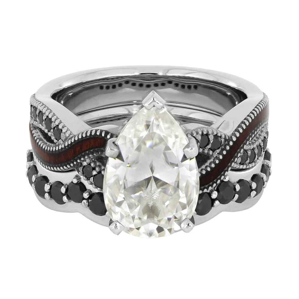 Alternative Bridal Set With Pear Cut Engagement Ring 5 Alternative Bridal Set With Pear Cut Engagement Ring - Image 3