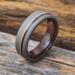 Ironwood Men's Wedding Band With Gold