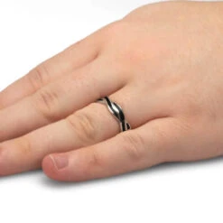 Dinosaur Bone Wedding Band For Women In Platinum -Johan Jewelry Shop E4538PT Handshot