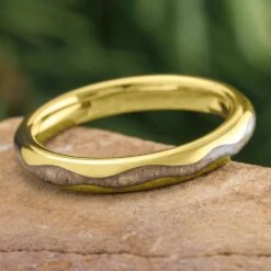 Yellow Gold Ashes Ring With Wavy Profile