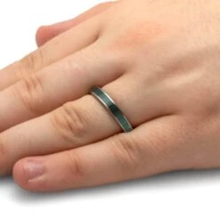 Narrow Green Malachite Wedding Band In Titanium -Johan Jewelry Shop E5532Handshot