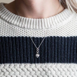 Diamond Cluster Necklace With Twist Design 12 Diamond Cluster Necklace With Twist Design -Johan Jewelry Shop SHPF01638BTWArt04 2024Cropped